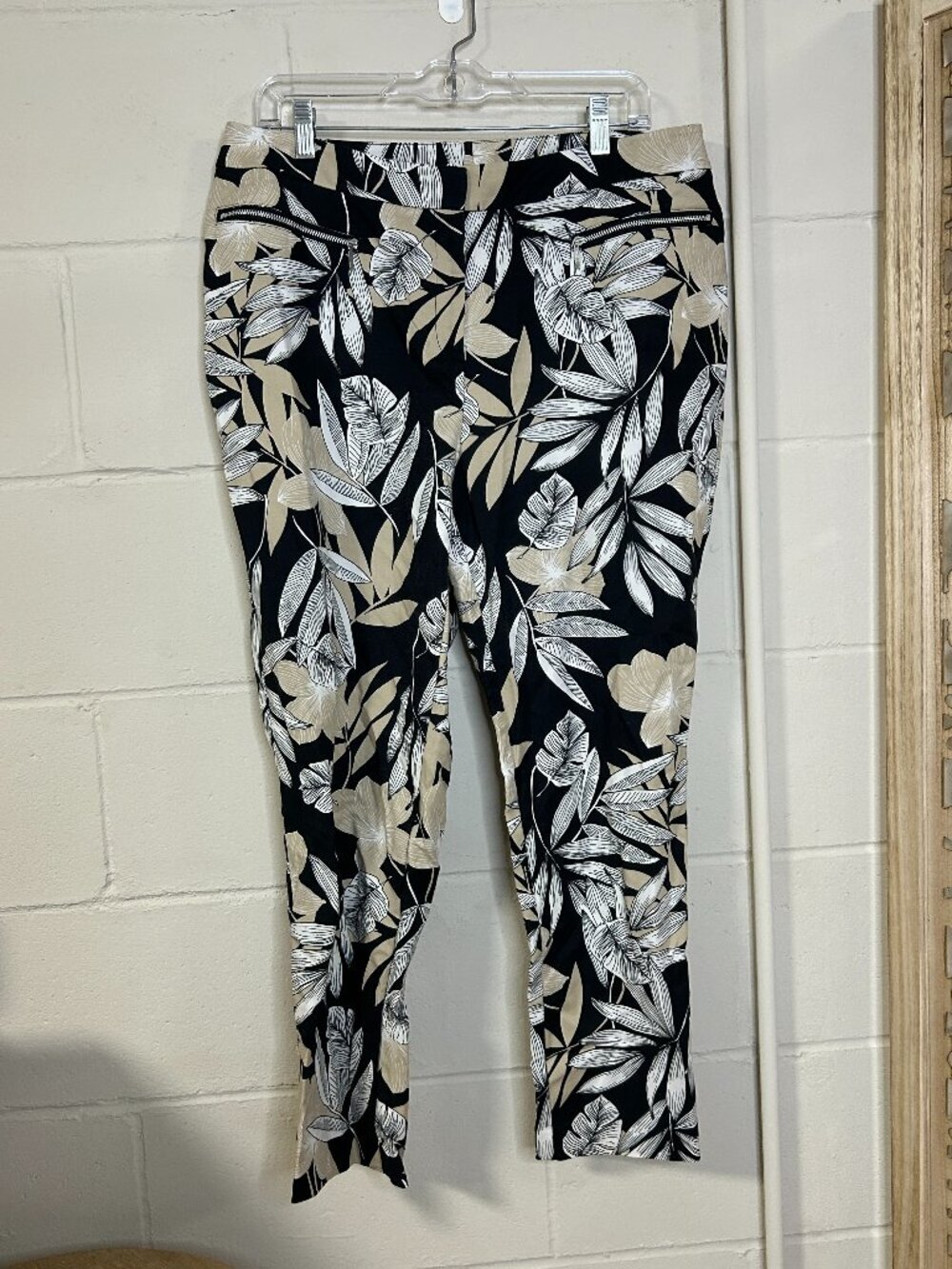 Chicos Pants Womens Large 2 Leaf Floral Print Ankle Stretch High Rise Zip pocket